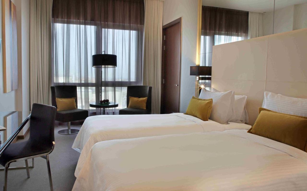 होटल Centro Corniche By Rotana
