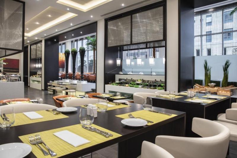 होटल Centro Corniche By Rotana