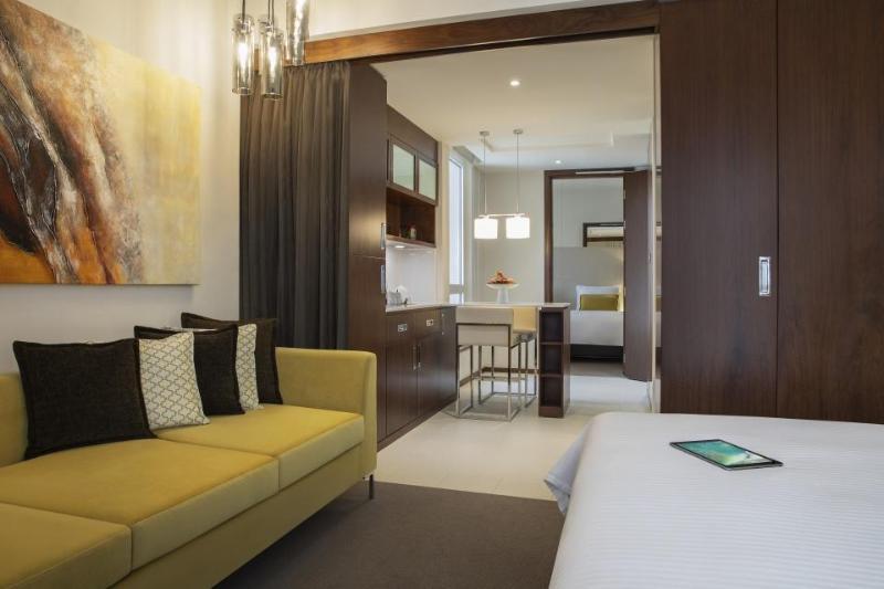 Centro Corniche By Rotana होटल