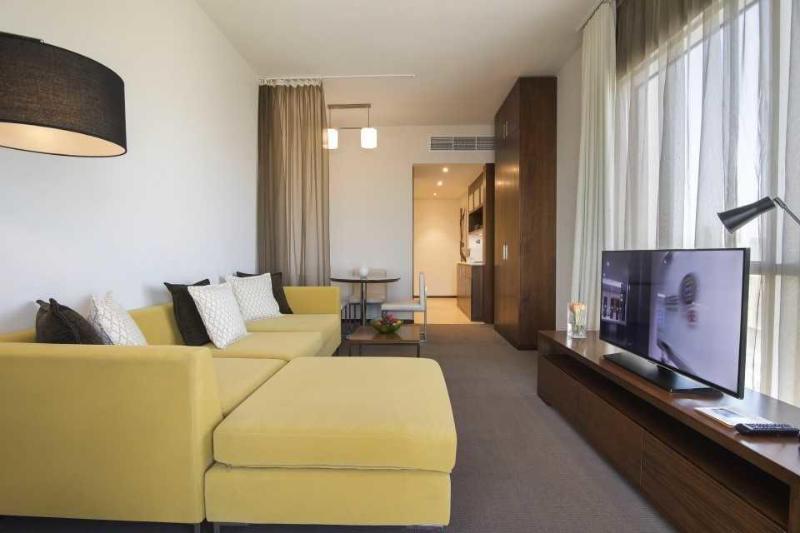होटल Centro Corniche By Rotana 4*
