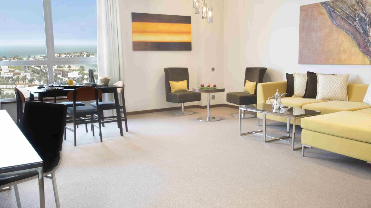 होटल Centro Corniche By Rotana 4*