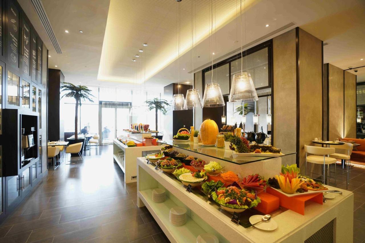 होटल Centro Corniche By Rotana 4*